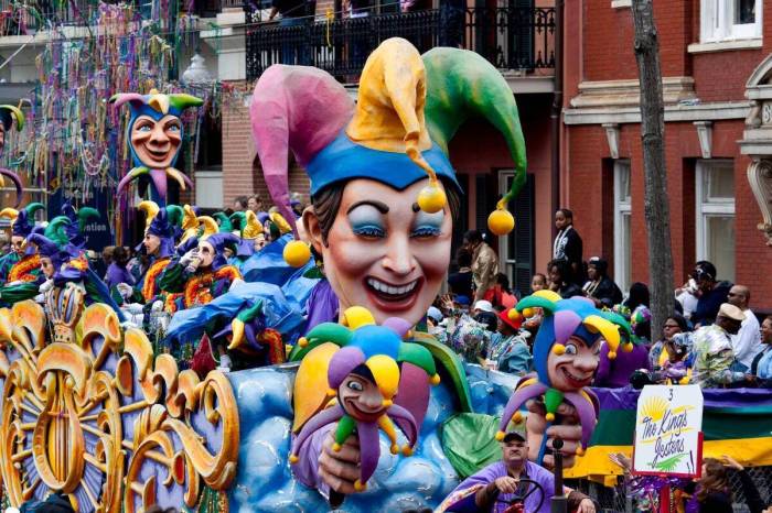 When do you start decorating for mardi gras