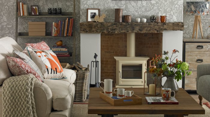 How to decorate a small cottage living room