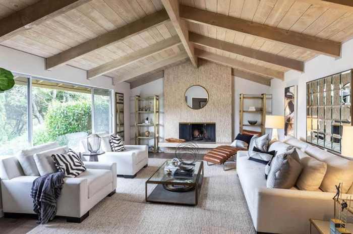 How to decorate a vaulted ceiling living room