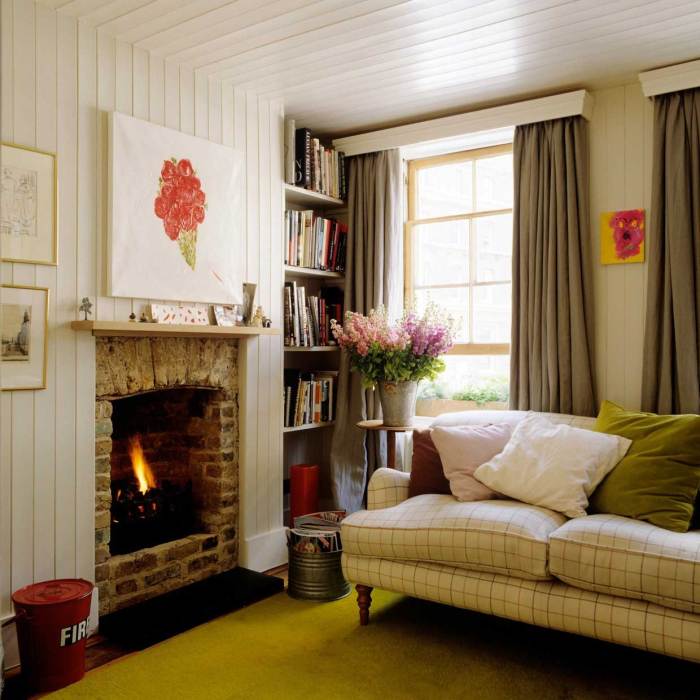 How to decorate a small cottage living room